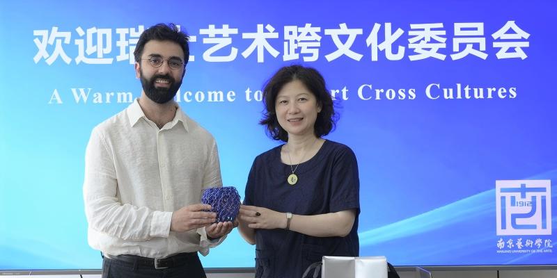 中外赠礼(1).jpg